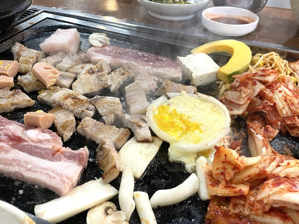 焼き上がりつつあるサムギョプサル