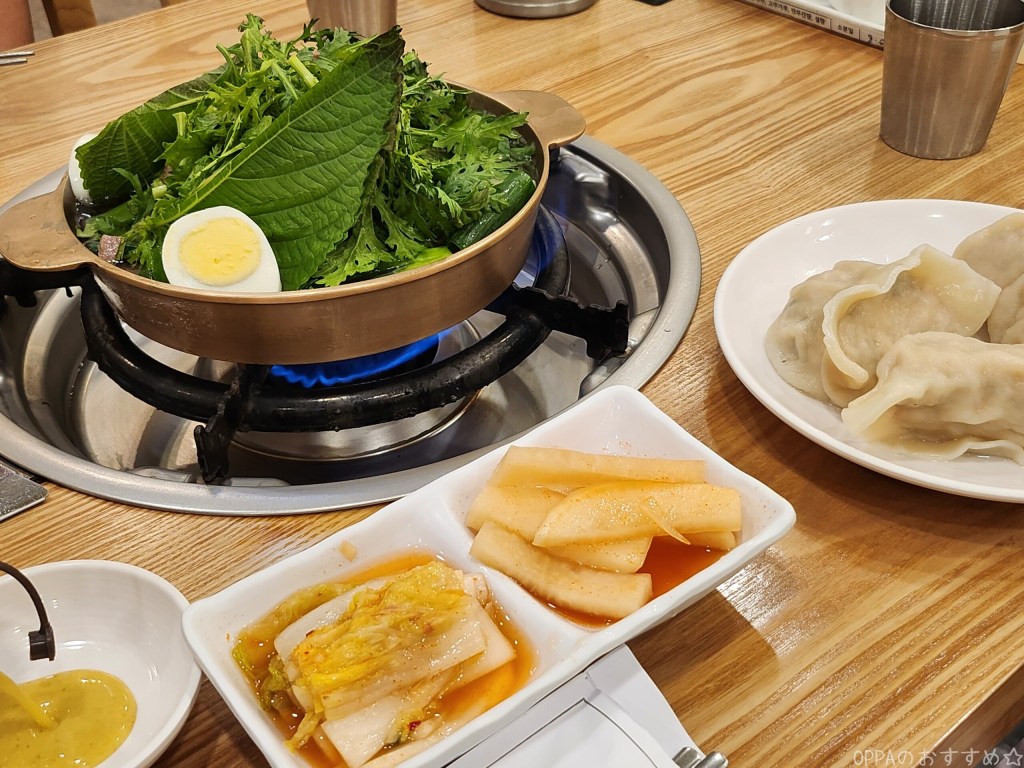 注文した料理とパンチャン