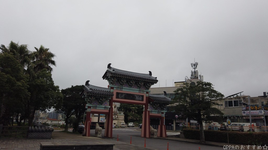 徐福展示館近くの大きな門