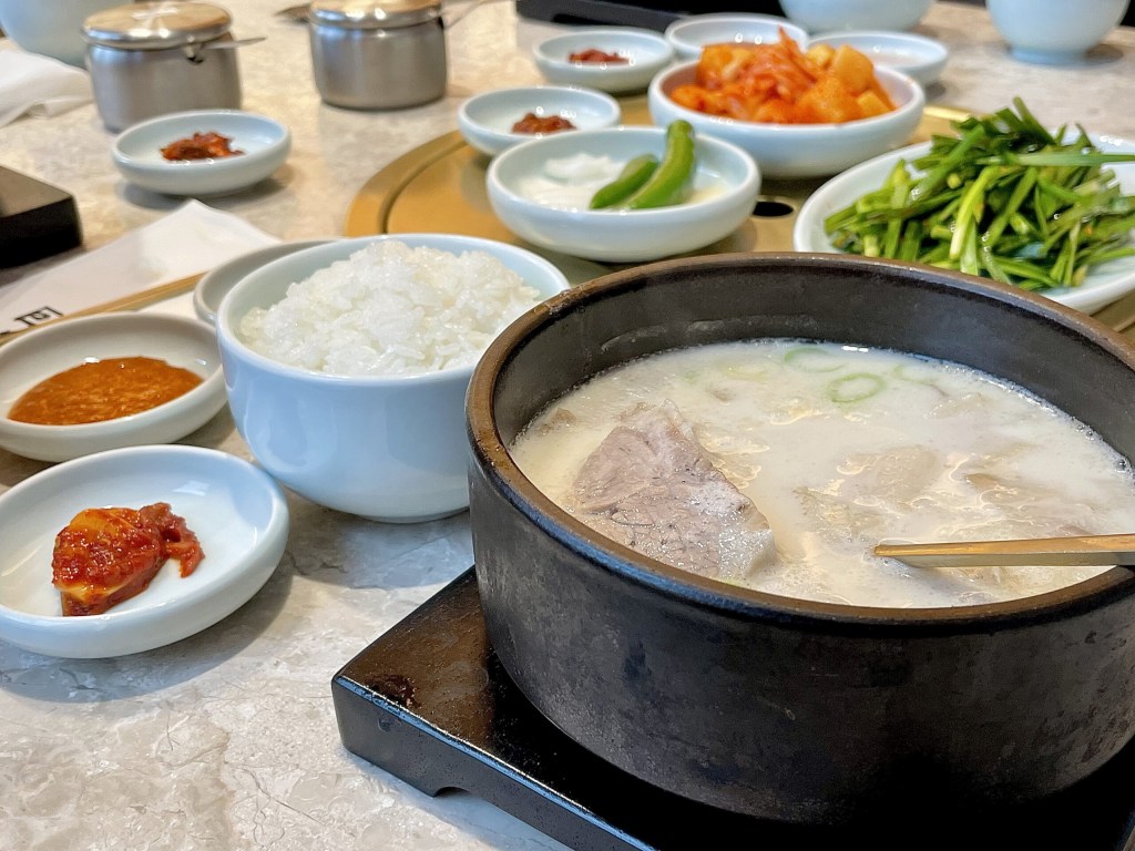 【韓国／釜山】やさしいまろやか豚骨スープ！釜山男子おすすめ「コデテジクッパ／巨大」（海雲台）