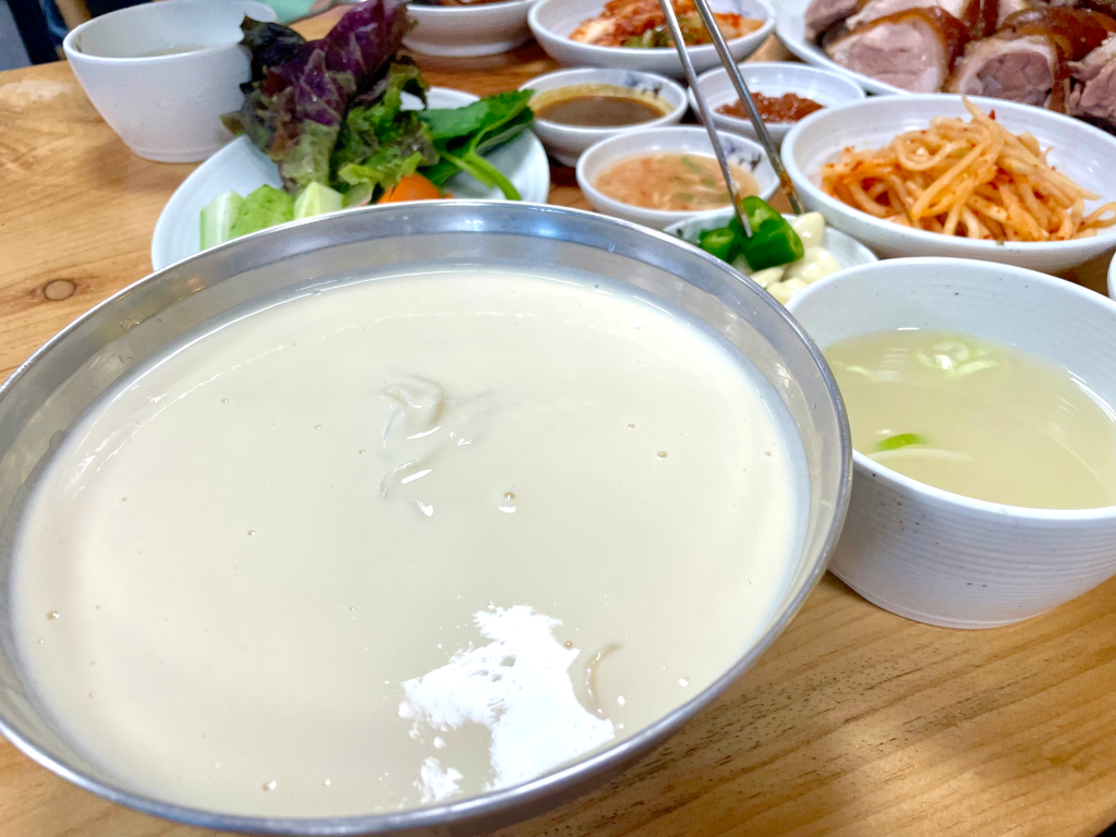 【夏限定】至高のコングクスを味わうならココ！（임병주 산동칼국수）（良才）