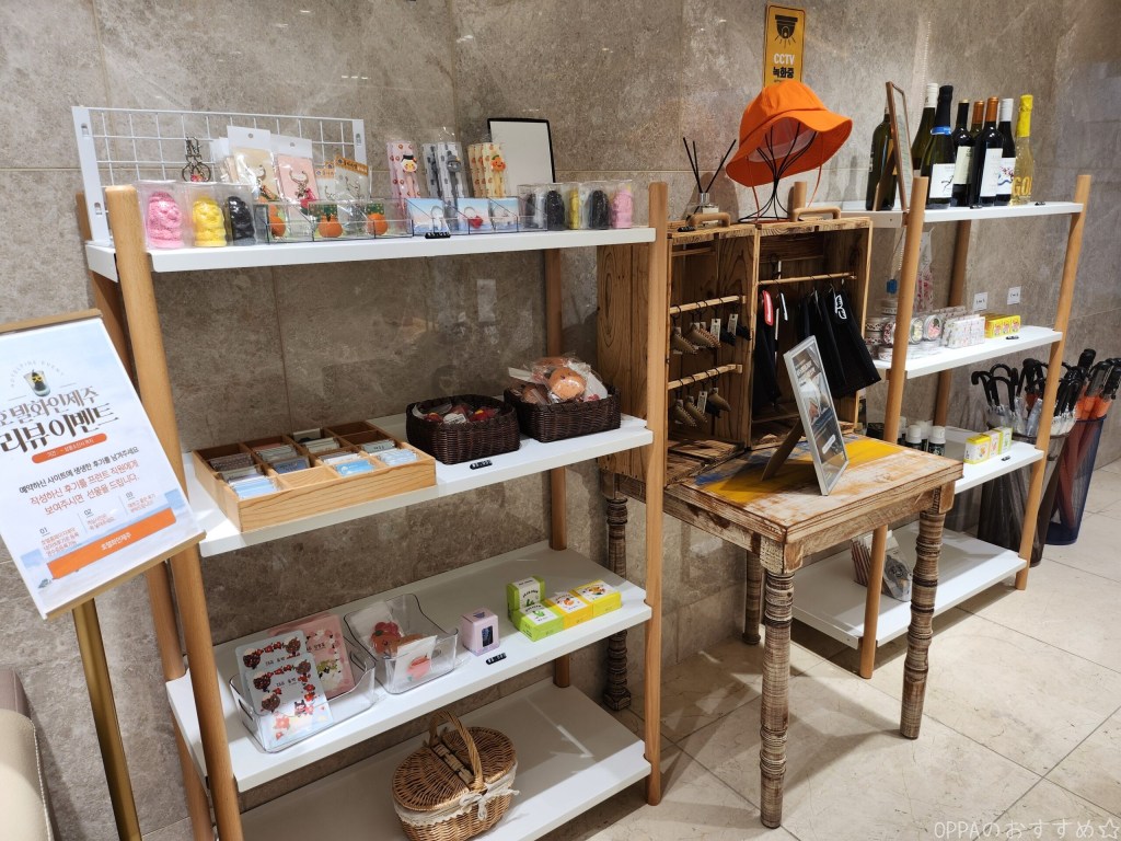 チェジュ限定のお土産などが並んでいる